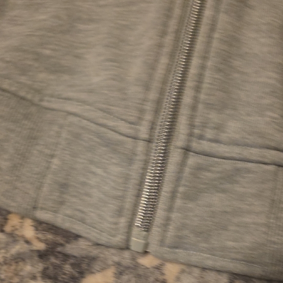 ALO Yoga Heather Gray Hoodie - Picture 5 of 6